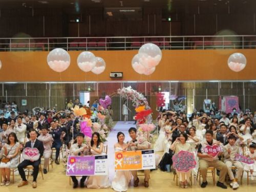 屏東集團婚禮浪漫綻放，30對新人攜手步入幸福新章，共築美麗未來